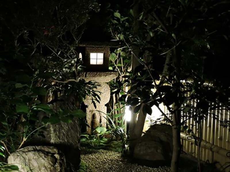 店舗やイベント会場を彩る和の灯り